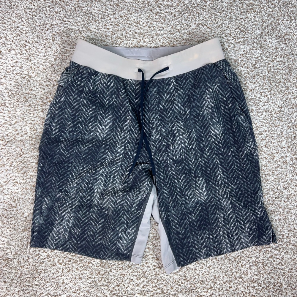 Lululemon Shorts Mens Small Gray THE Lined Running Training 10" Workout Gym Logo
